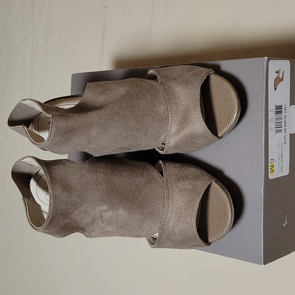 Open toe heels - Picture 2 of 4